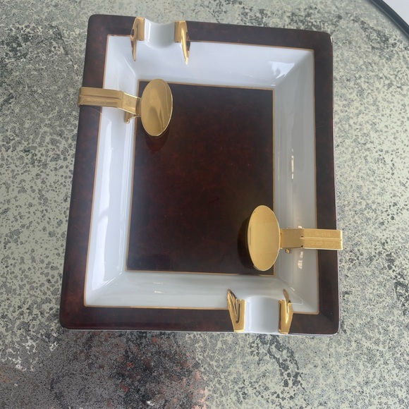 S.T Dupont Paris Elegant Brown and Gold Ashtray - Picture 2 of 13
